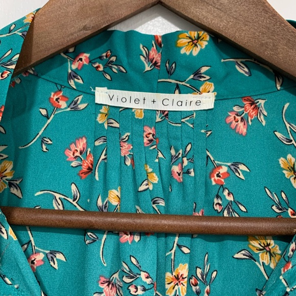 Violet + Claire Floral Top with Tie - Picture 3 of 8